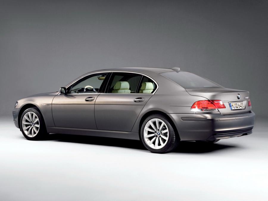  BMW 760Li (E66) 2005 года  (фото 2 из 21)